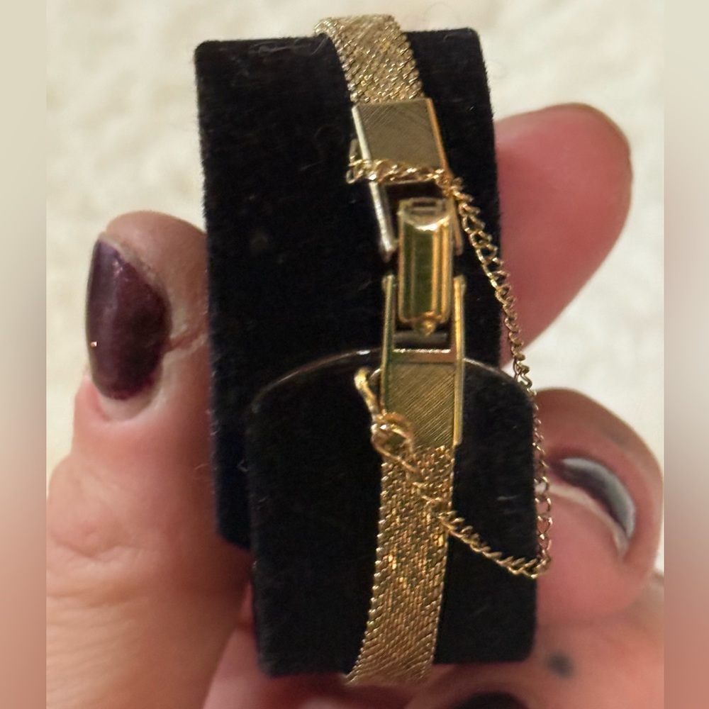 Vintage 80’s Bulova 10K Gold Filled Bracelet Watch in Original Box - Picture 7 of 16